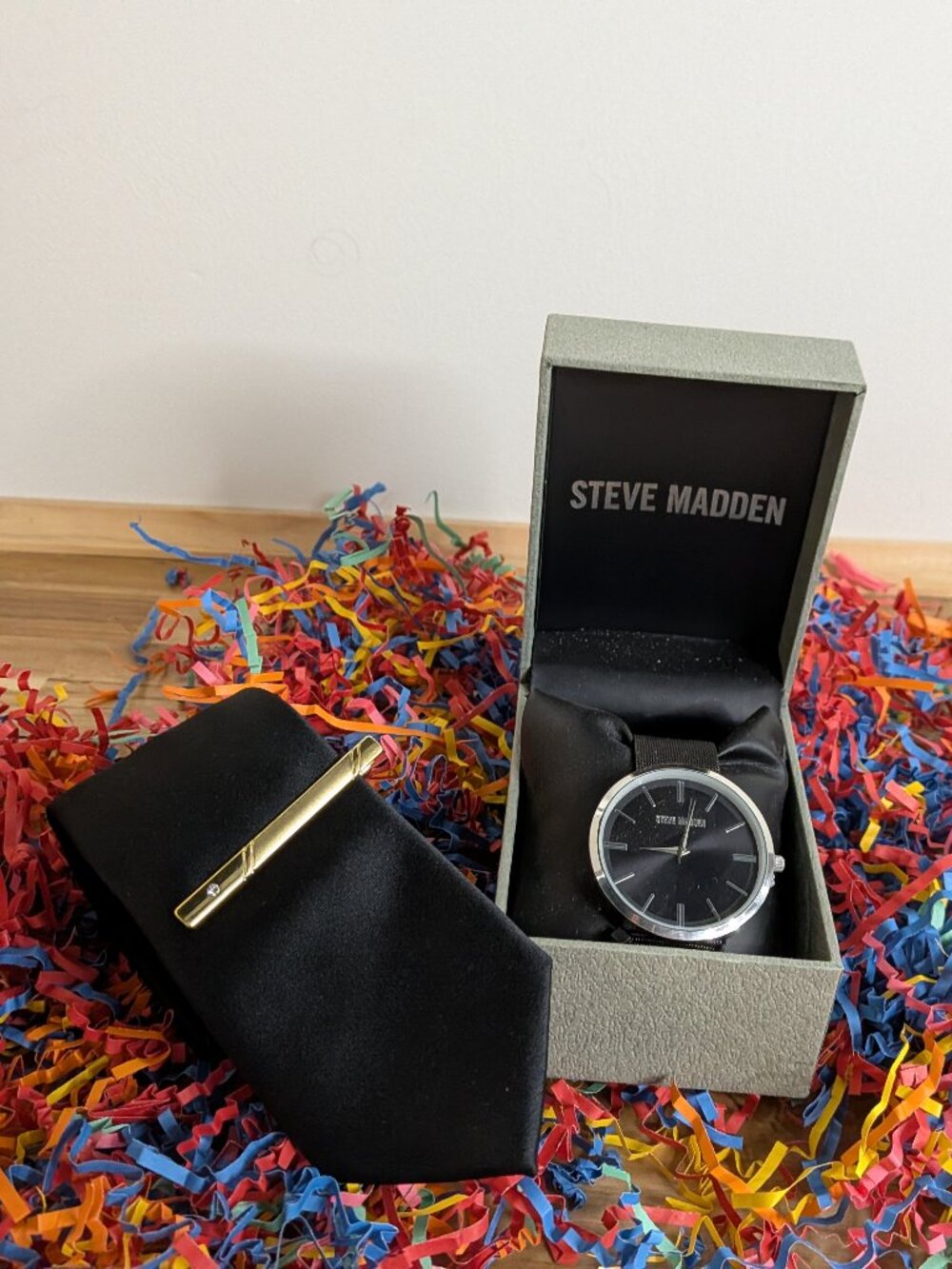 Men's black tie, clip and watch set.